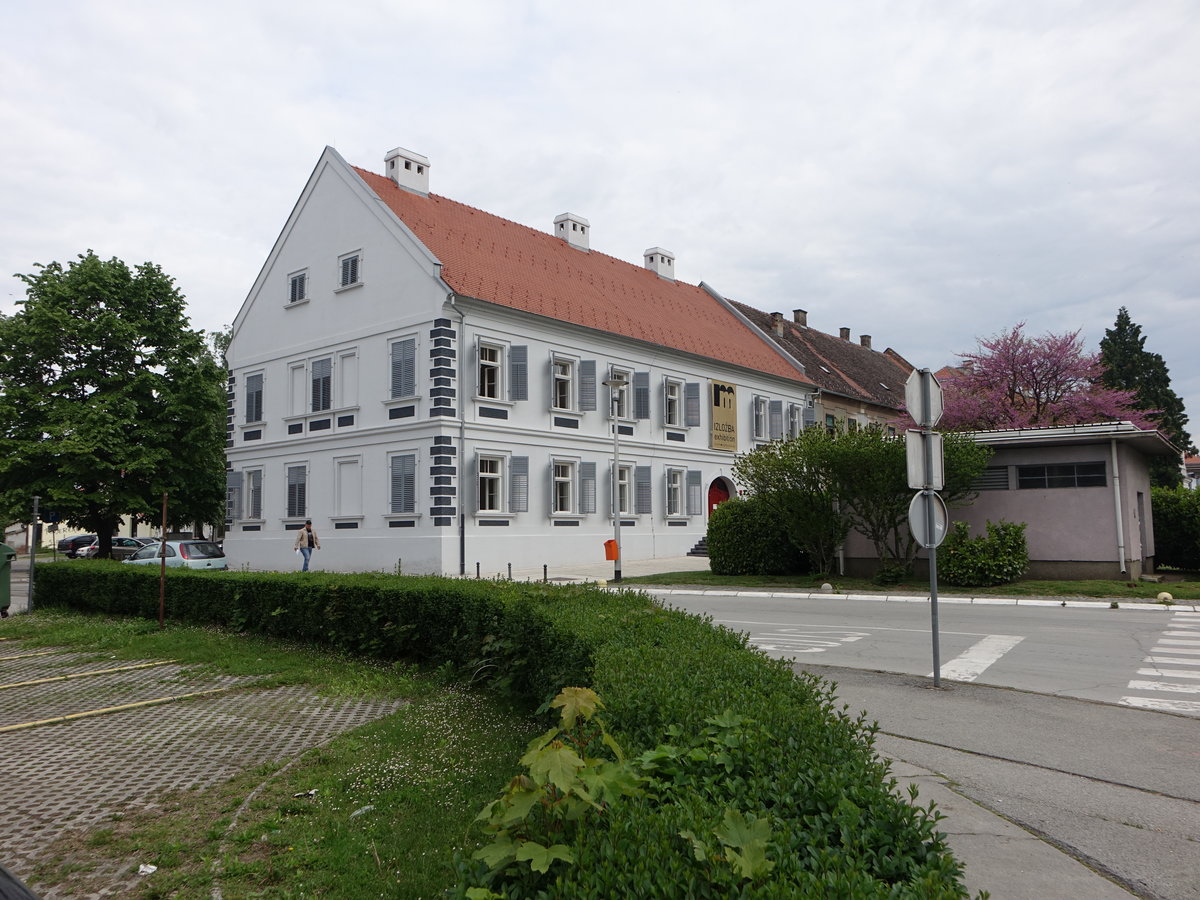 Nova Gradiska, Stadtmuseum am Kralja Tomislava Platz (02.05.2017)