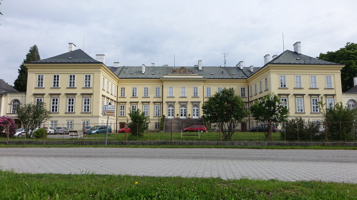 Nove Hrady, neues Schloss, erbaut von  1802 bis 1810 im Empirestil (27.05.2019)