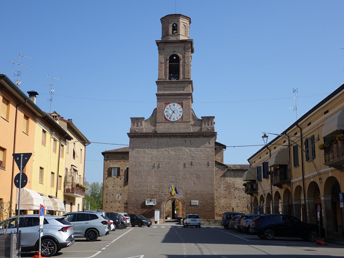 Novellara, Turm Il Campanone der Rocca, erbaut im 17. Jahrhundert (12.04.2024)