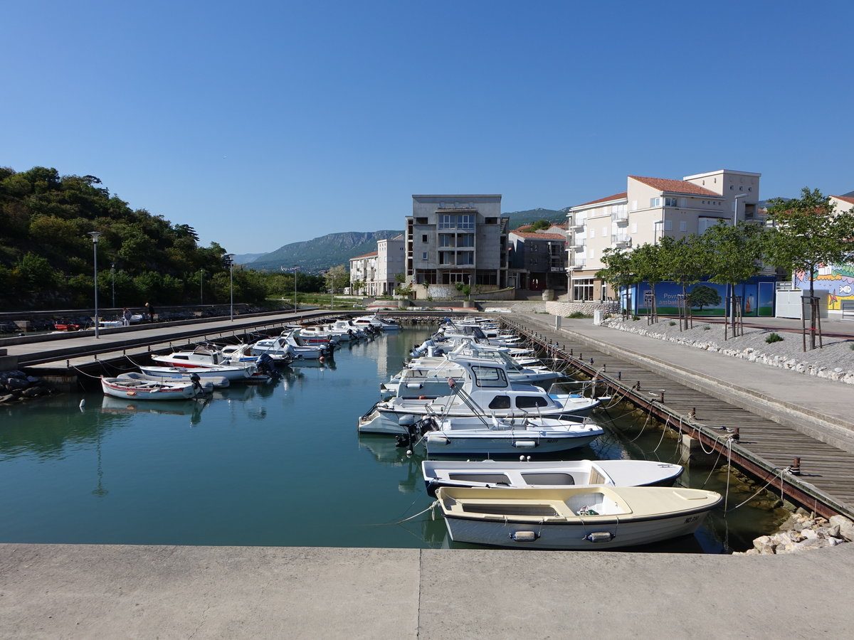 Novi Vinodolski, Gebude am Hafen an der Kralja Tomislava Strae (30.04.2017)