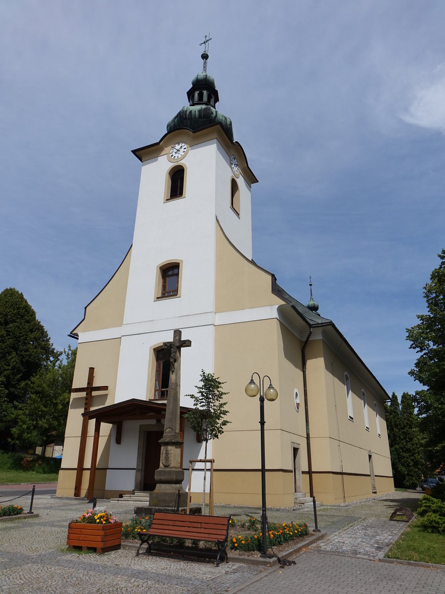 Novy Hrozenkov / Neu Hrosenkau, barocke Pfarrkirche St. Johannes der Tufer, erbaut bis 1789 (02.08.2020)