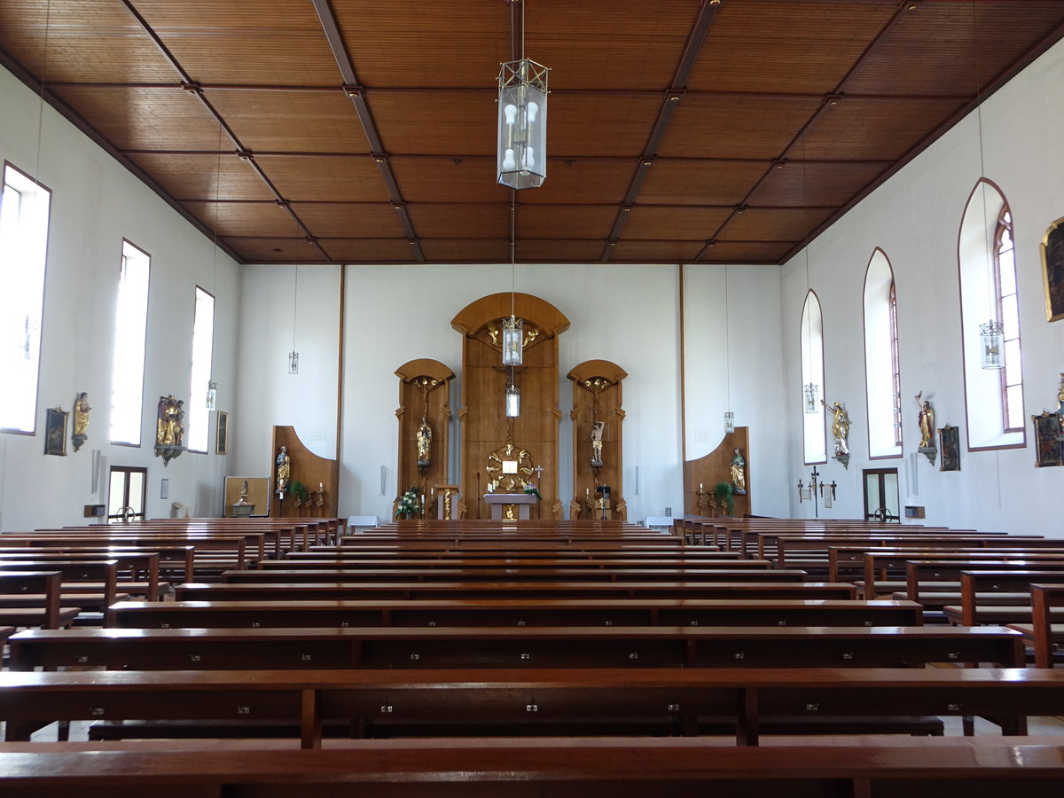 Ndlingen, Innenraum der kath. Pfarrkirche St. Kilian, erbaut im 14. Jahrhundert, neues Langhaus erbaut 1858 (07.07.2018)