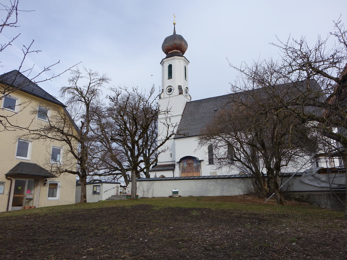 Nudorf, katholische Pfarrkirche St. Laurentius, sptgotischer Saalbau mit eingezogenem Chor und Westturm, erbaut bis 1491 (26.02.2017)