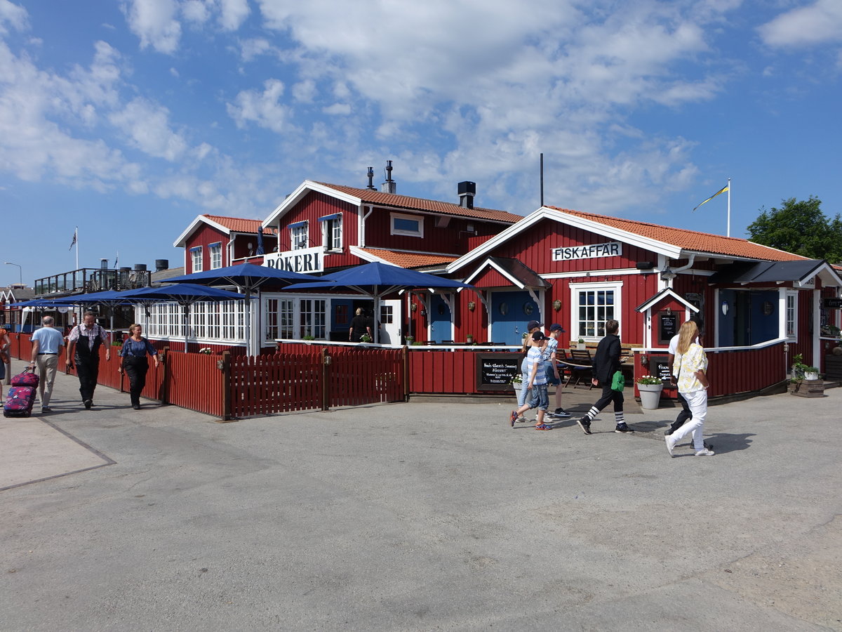 Nynshamn, Hafenhuser in der Fiskarsgrnd Strae (04.06.2018)