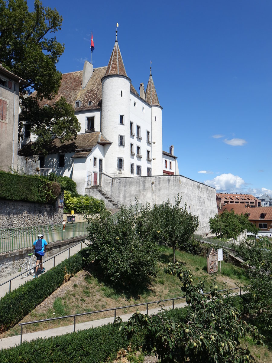 Nyon, Schloss der Herzge von Savoyen, erbaut im 13. Jahrhundert. Der ursprngliche Bau wurde in der Zeit von 1574 bis 1583 stark erweitert und umgestaltet. Es beherbergt heute das Muse historique et des porcelaines (05.08.2017)