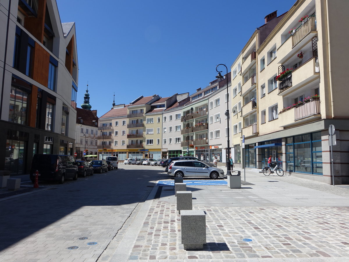 Nysa / Neisse, moderne Gebude am Rynek Platz (01.07.2020)