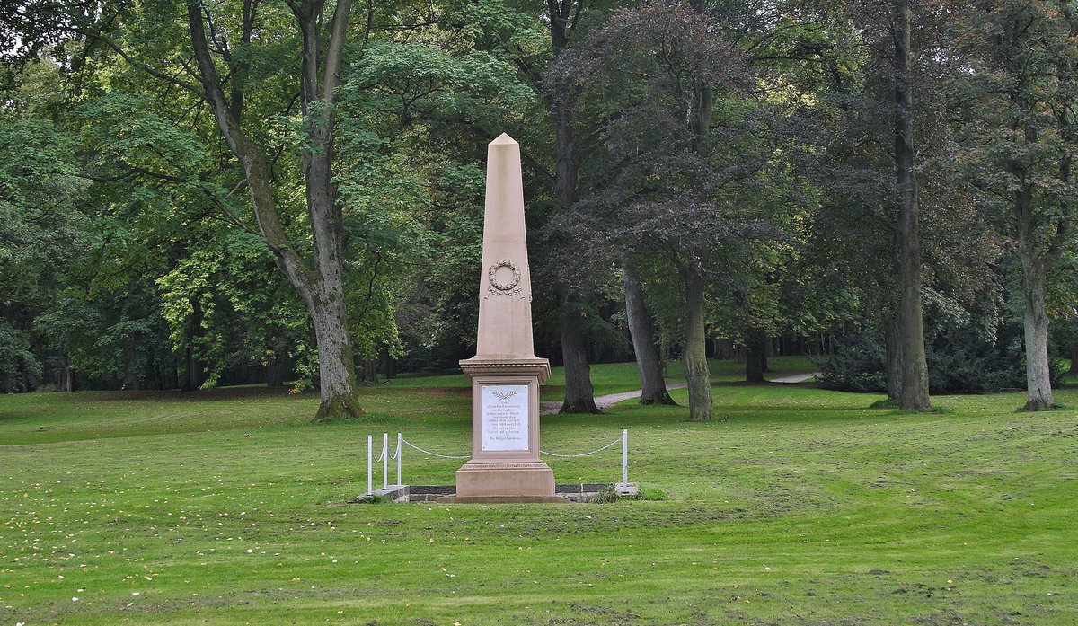 Obelisk als Kriegerdenkmal in den Barmer-Anlagen (zweit grte private und ffentlich zugngliche Park-Anlage Deutschlands von 1864) in Wuppertal Barmen. 16.09.2011