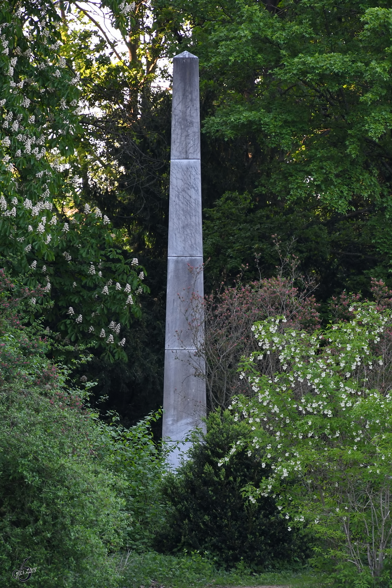 Obelisk, gesehen Ende April 2018 im Schlossgarten Berlin-Charlottenburg.