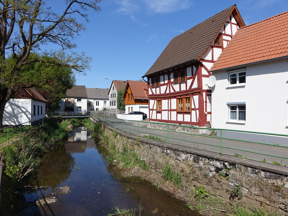 Ober-Ohmen, Fachwerkhaus an der Ohm (14.05.2022)