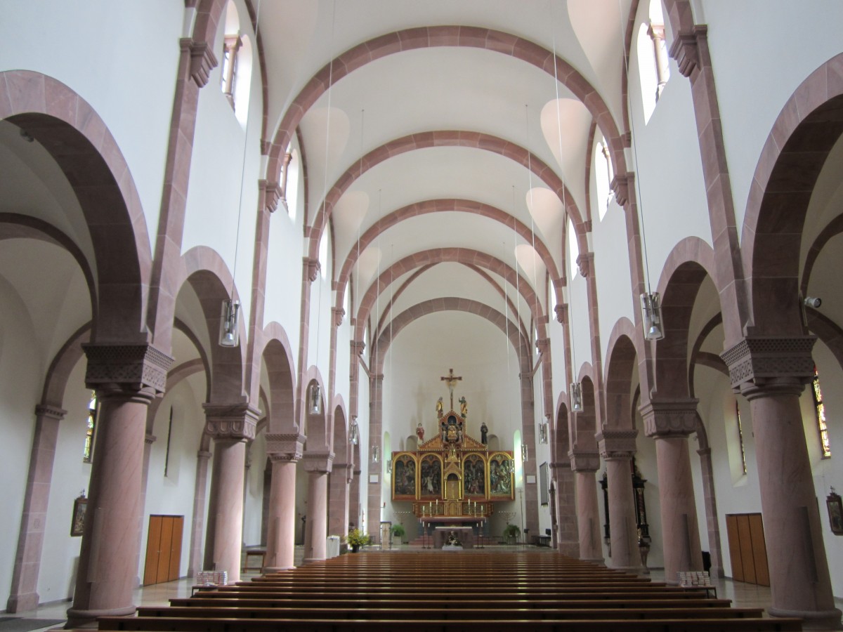 Oberachern, Mittelschiff der St. Stefan Kirche mit Barock Altar von 1767 (01.09.2014)