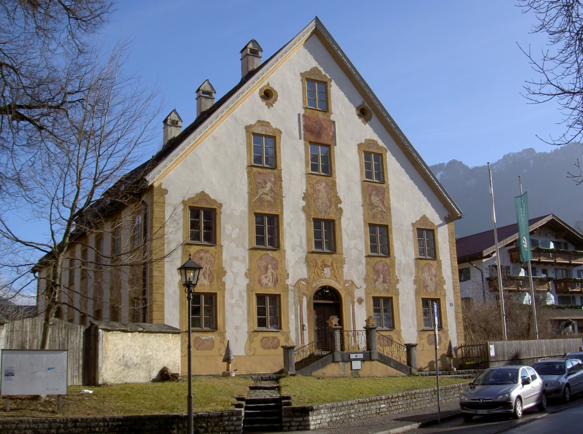 Oberammergau, Forstamt, erbaut 1736, Fresken von Franz Seraph Zwinck von 1775 (12.01.2014)