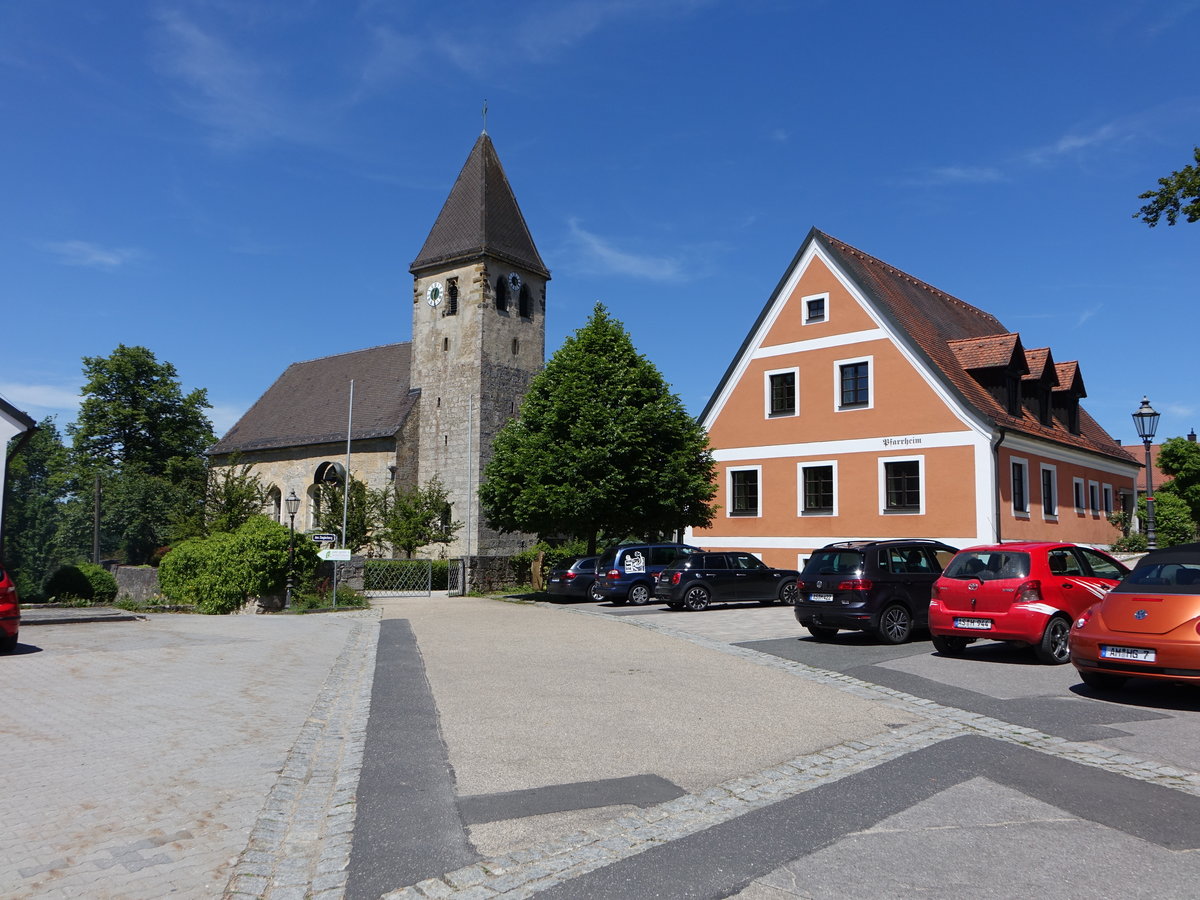 Oberammerthal, kath. Pfarrkirche zu unseren lieben Frau und Pfarrhaus (11.06.2017)