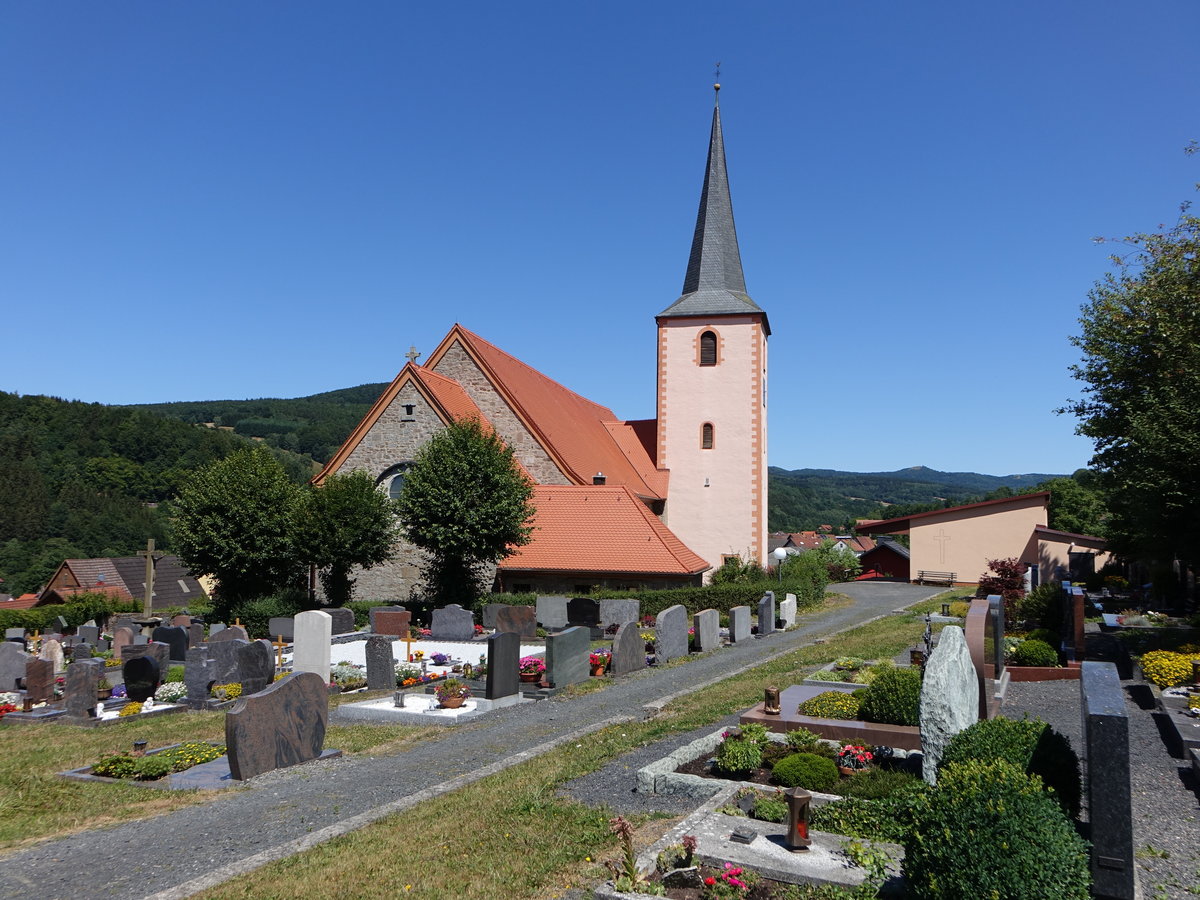 Oberbach, kath. Pfarrkirche Maria Himmelfahrt, Chorturmkirche, erbaut ab 1613 (08.07.2018)