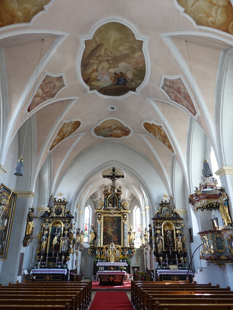 Oberbergkirchen, Innenraum der kath. St. Bartholomus Kirche (15.08.2015)
