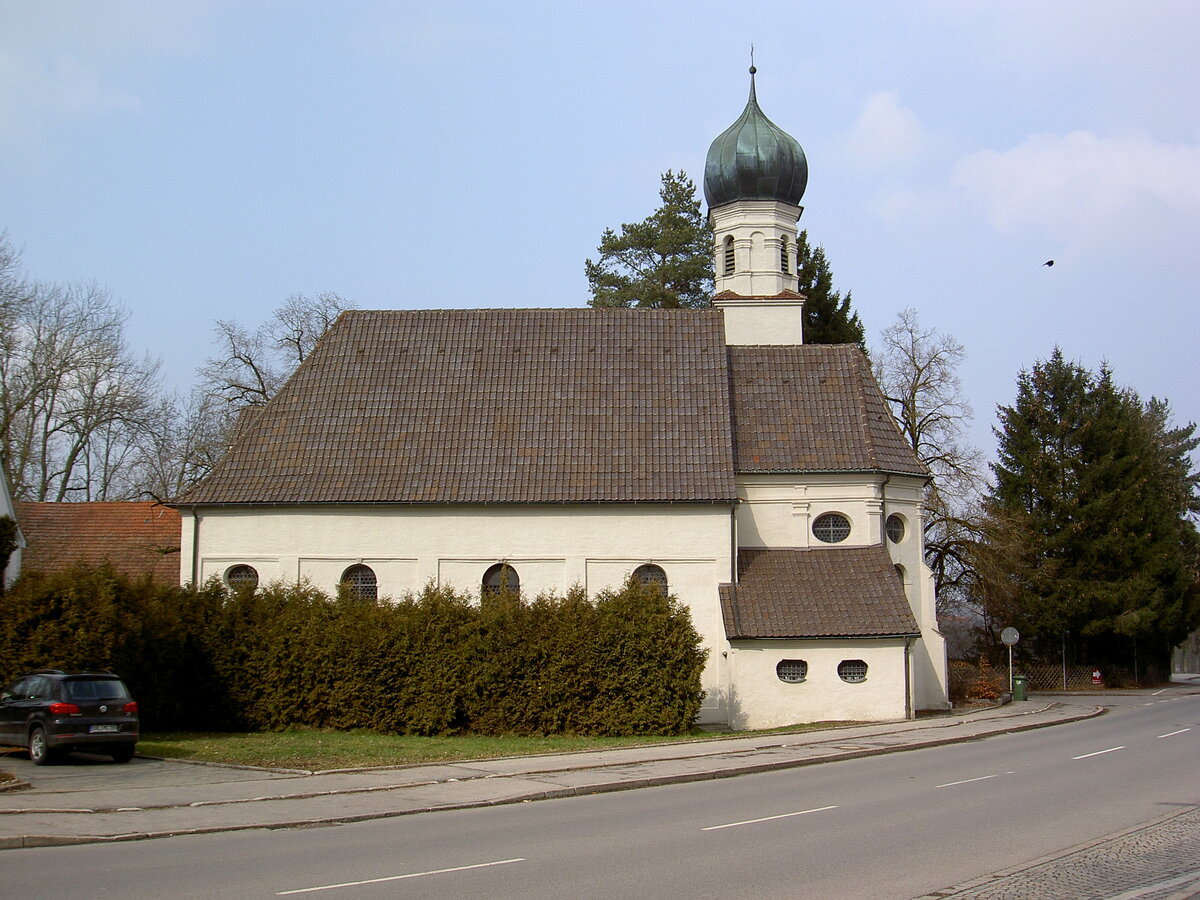 Oberbeuren, Pfarrkirche St. Cosmas und Damian, erbaut 1494, Neubau von 1627 bis 1631, seit 1960 ist sie das Gotteshaus fr die katholische Militrgemeinde (06.03.2014)