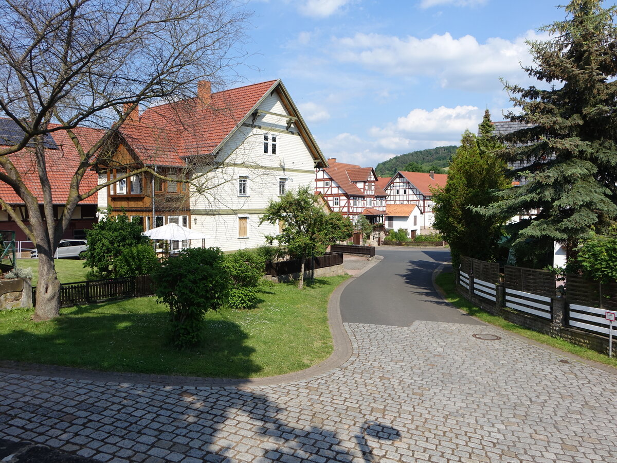 Oberellenbach, Huser an der Licherder Strae (04.06.2022)