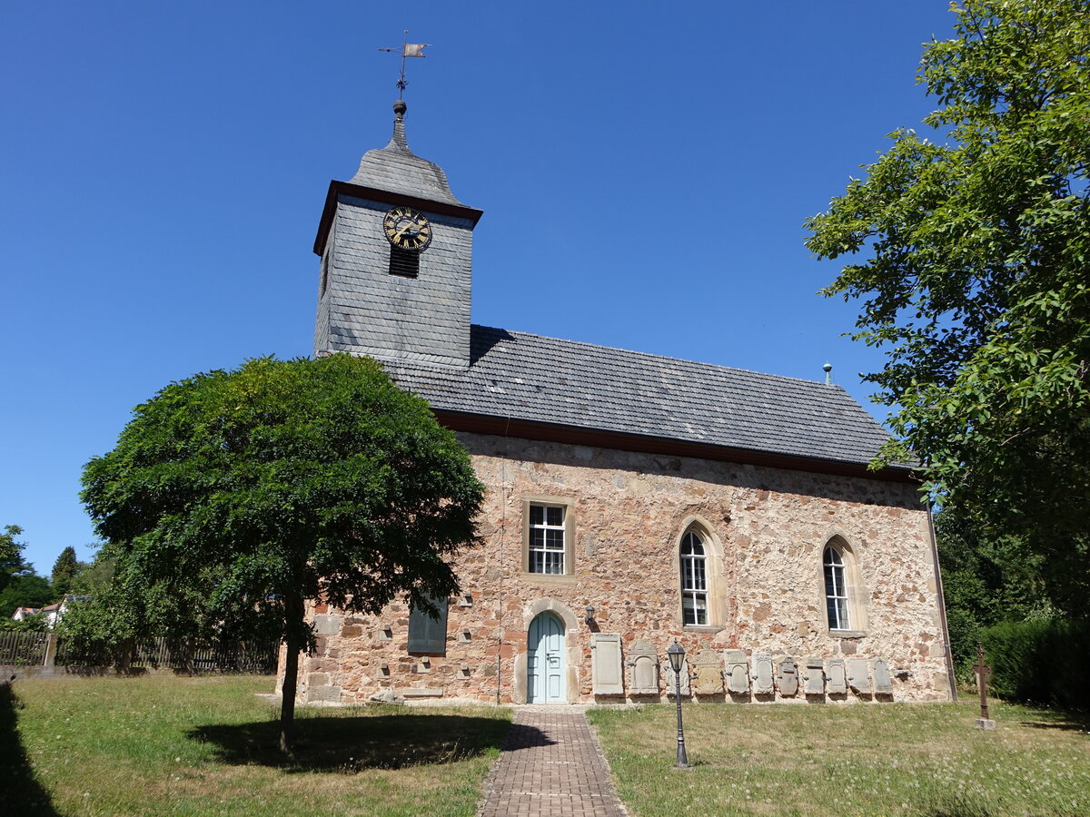 Obergude, evangelische Kirche in der Kirchrainstrae (07.08.2022)