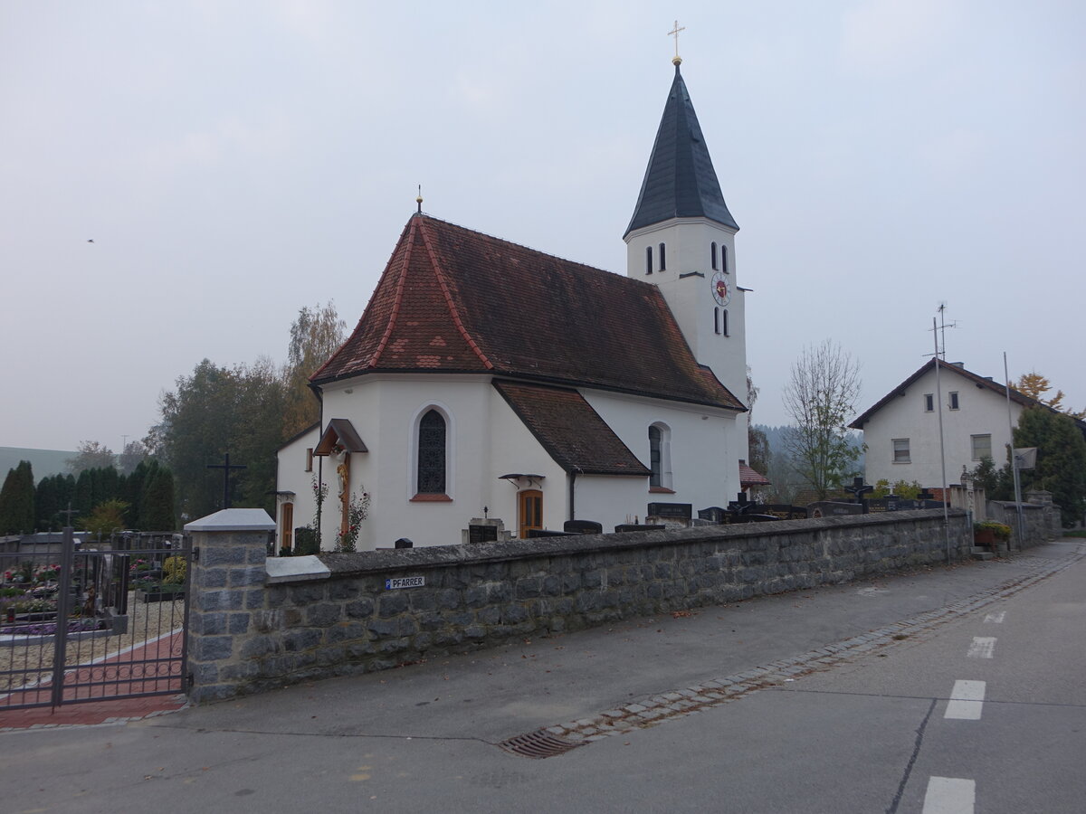 Oberiglbach, sptgotische St. Martin Kirche, erbaut im 15. Jahrhundert (20.10.2018)