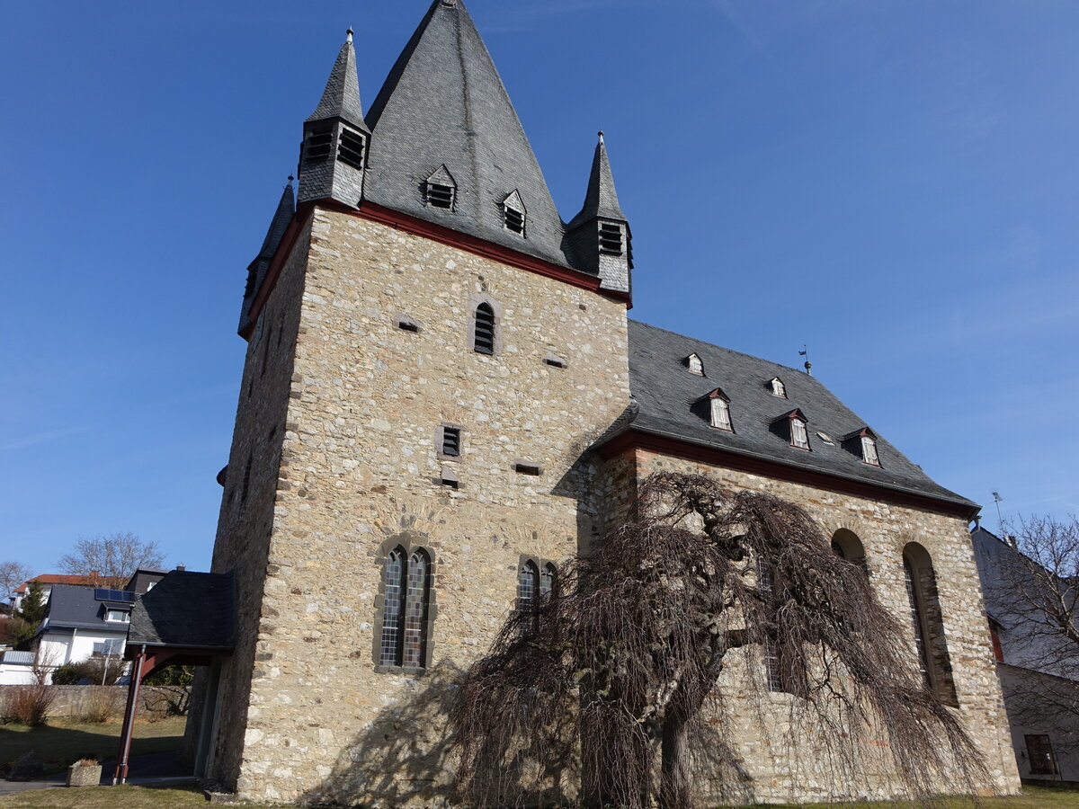 Oberkleen, evangelische Wehrkirche St. Michaelis, erbaut im 15. Jahrhundert (12.03.2022)