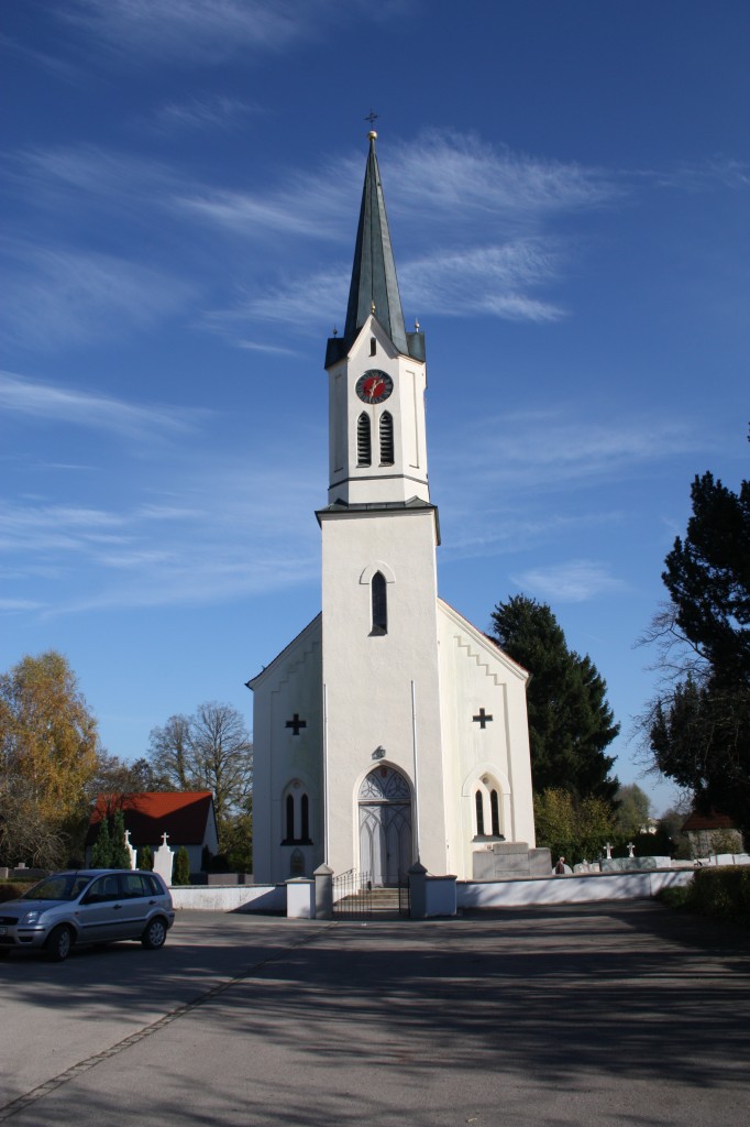 Obermauerbach, neugotische Pfarrkirche St. Maria Magdalena, flachgedeckter Saalbau, erbaut 1866 von Xaver Baumeister (02.11.2014)