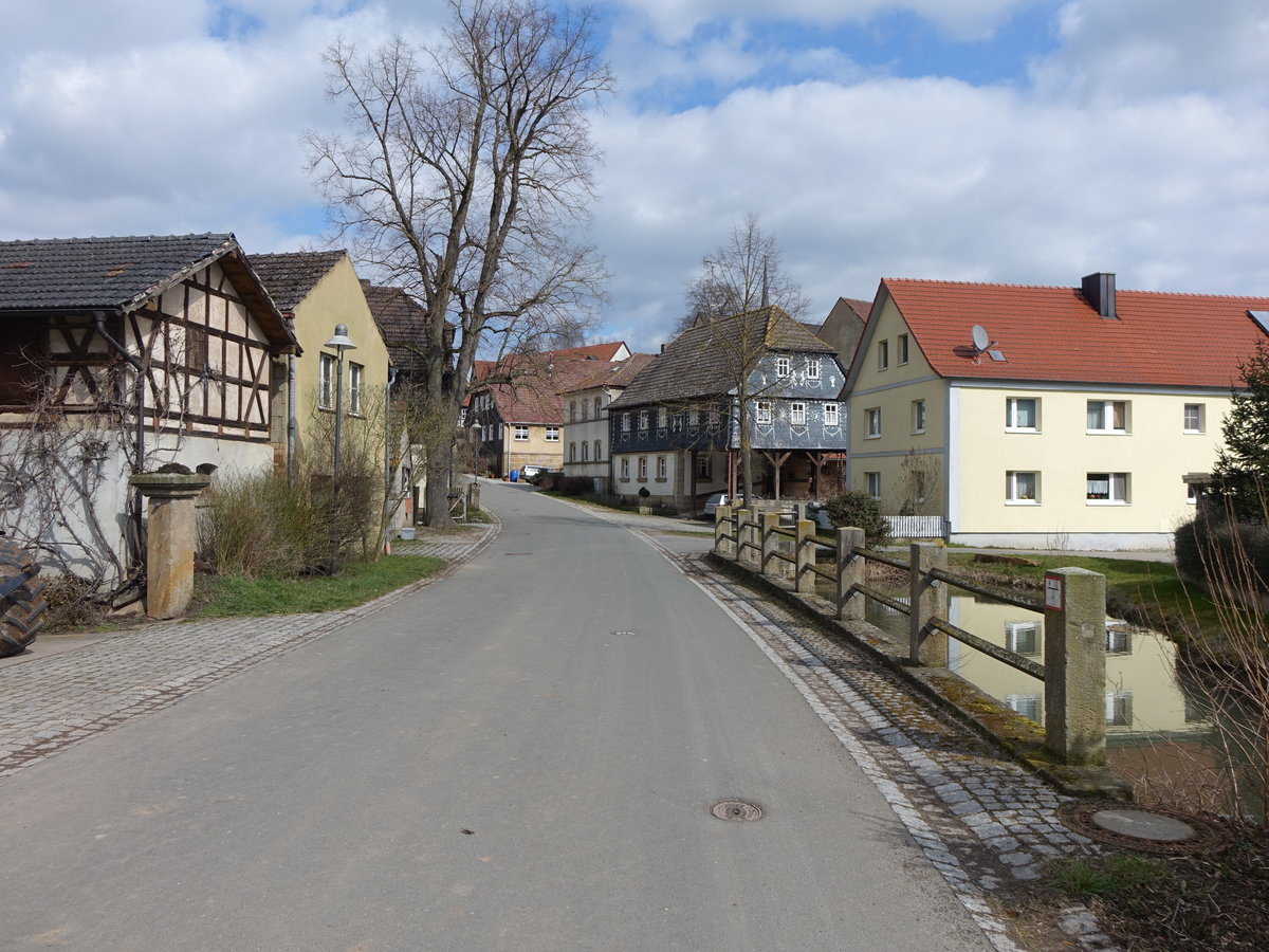 Obermerzbach, Häuser in der Hauptstraße (24.03.2016)