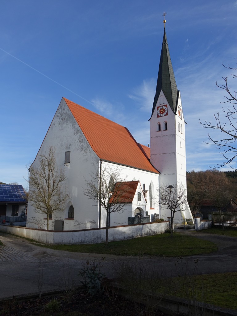 Obermettenbach, Pfarrkirche Maria Himmelfahrt, Saalkirche mit Steilsatteldach, Langhaus mit Holzdecke und Chor mit Netzgewlbe, sptgotisch, 2. Hlfte 15. Jahrhundert (27.12.2015)