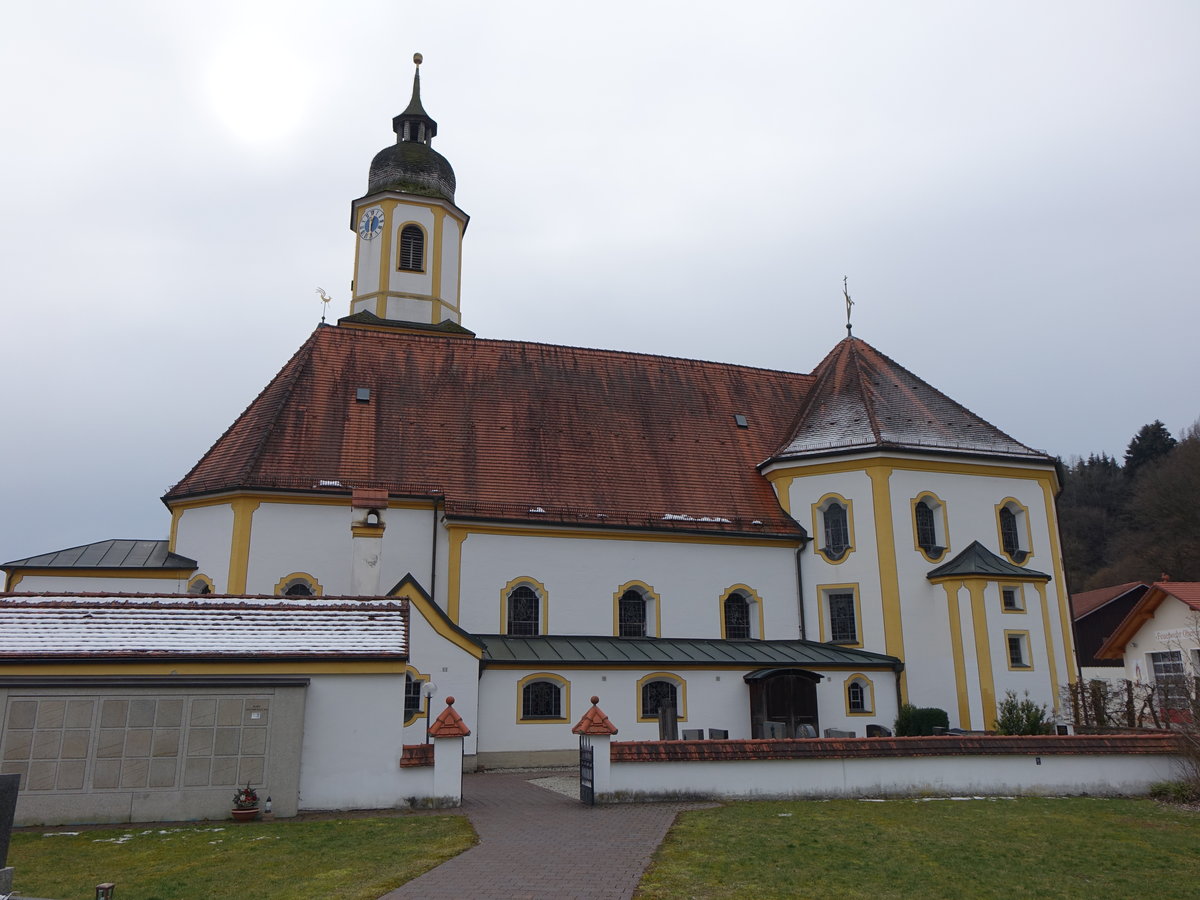 Oberornau, kath. Pfarrkirche St. Andreas, barockisierter Wandpfeilersaal mit eingezogenem Chor, neubarocker westlicher Erweiterung und Sdturm, erbaut ab 1761 (28.02.2016)