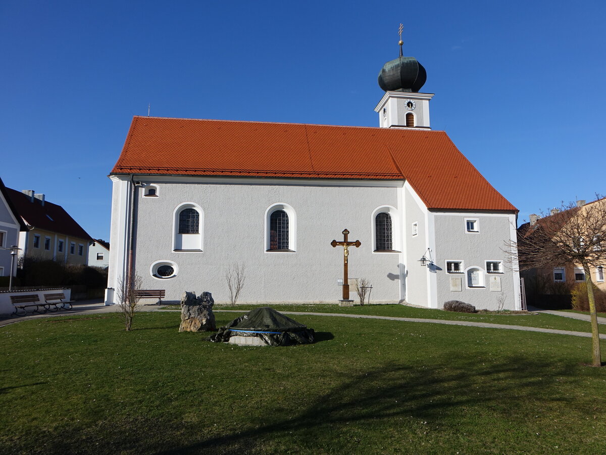 Oberpfraundorf, Pfarrkirche St. Martin, romanische Saalkirche, erbaut im 12. Jahrhundert, Langhaus nach Westen verlngert 1743 (26.03.2017)