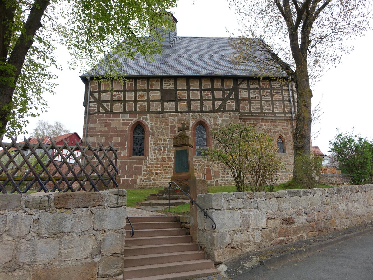 Oberrosphe, evangeliche Kirche, romanische Saalkirche erbaut um 1100, gotischer Umbau im 15. Jahrhundert (01.05.2022)