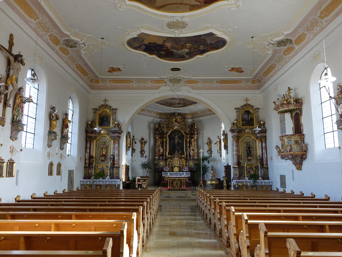 Oberroth, neubarocker Ausstattung von 1903  in der Pfarrkirche St. Stephan, Fresken von Leonhard Thoma, Altre von Georg Saumweber, gotisches Kruzifix von 1520, Apostelfiguren von 1710 (08.11.2020)