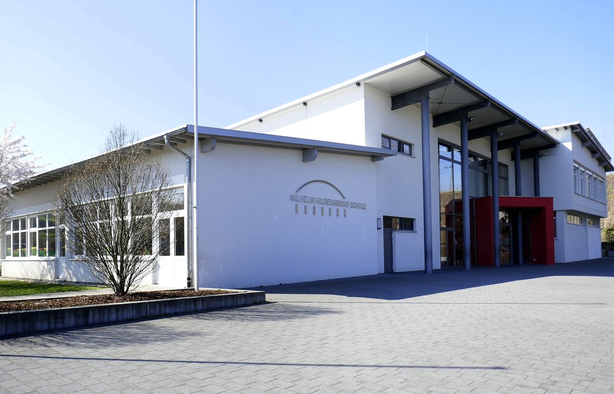 Oberrotweil, die Wilhelm-Hildenbrand-Schule am Ortsrand, Mrz 2020