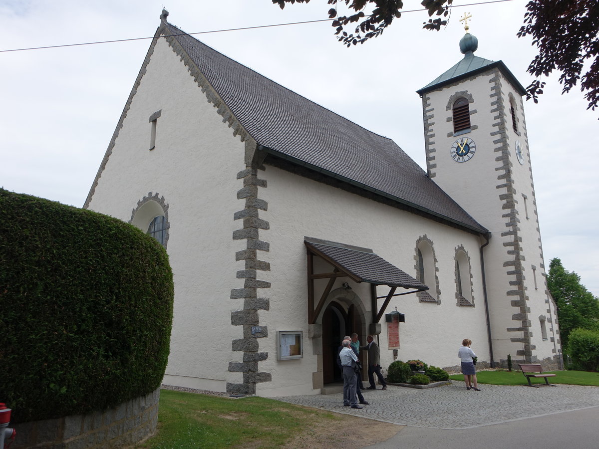 Obertrbenbach, kath. Pfarrkirche St. Peter und Paul, erbaut von 1935 bis 1937 (05.06.2017)