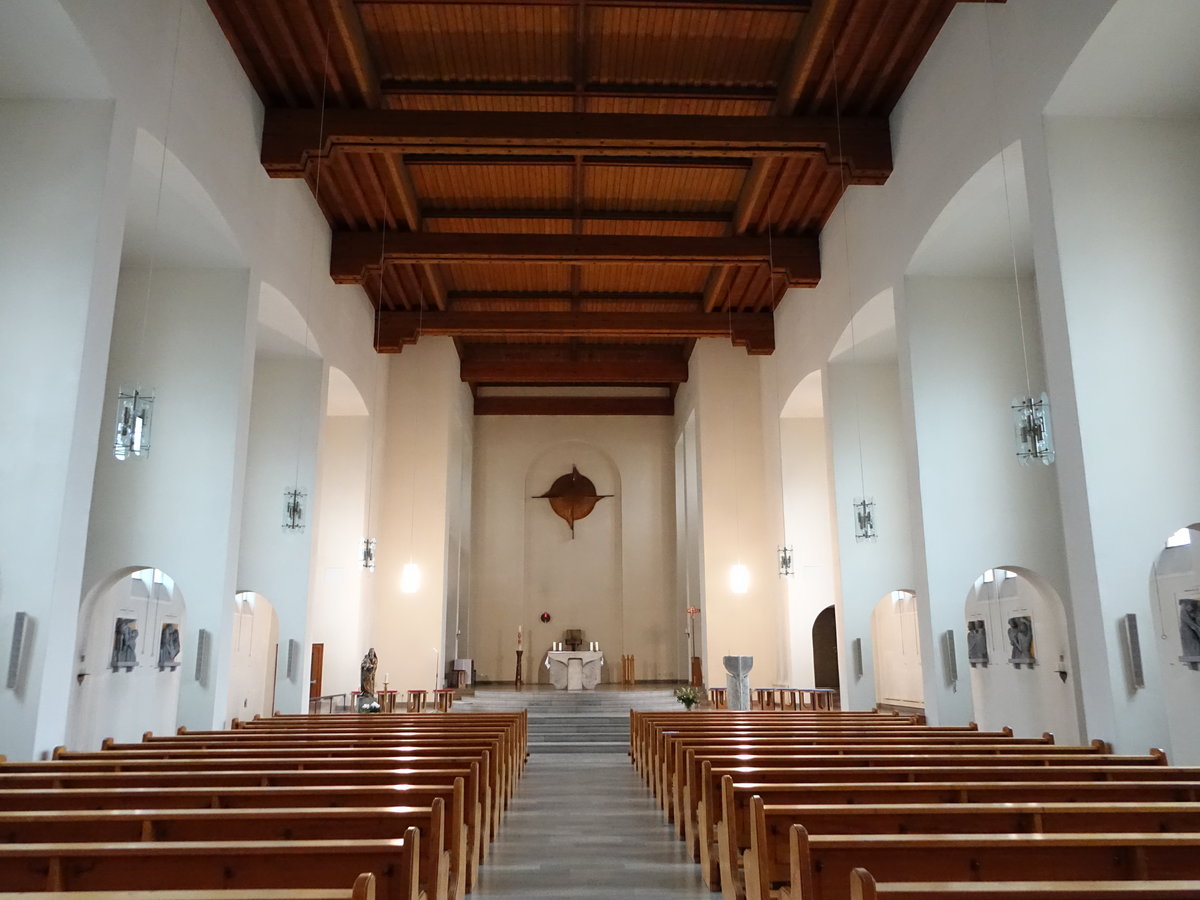 Obertrkheim, Innenraum der kath. Pfarrkirche St. Franziskus (03.02.2019)