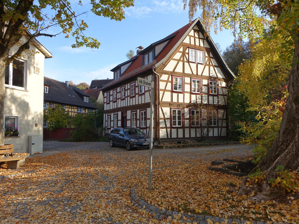 Oberwaldbehrungen, Fachwerkhaus in der Strae am Brunnen (16.10.2018)