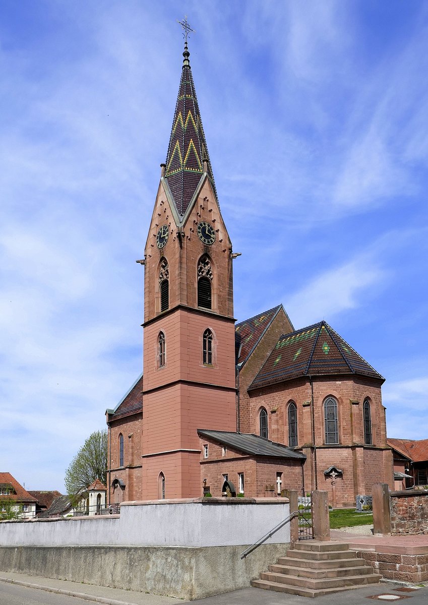 Oberweier, OT von Friesenheim, die katholische Kirche St.Michael, erbaut 1876-78, der Kirchturm stammt von 1514, April 2020