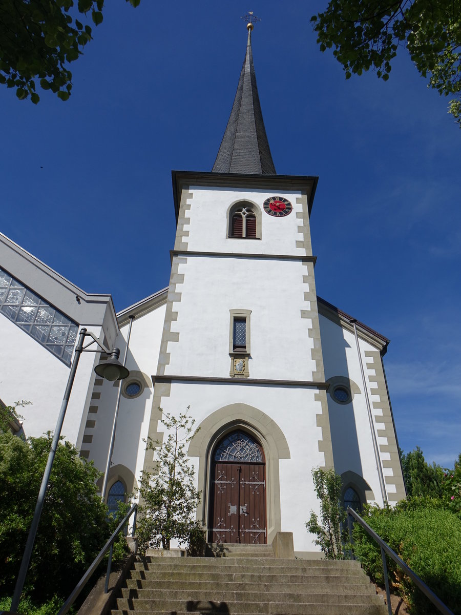 Oberwerrn, Kuratiekirche St. Bartholomus, Saalbau mit eingezogenem Chor, Kirchturm von 1608, Langhaus erbaut von 1891 bis 1892, Erweiterung von 1978 bis 1979 durch Kurt Blenk (28.05.2017)