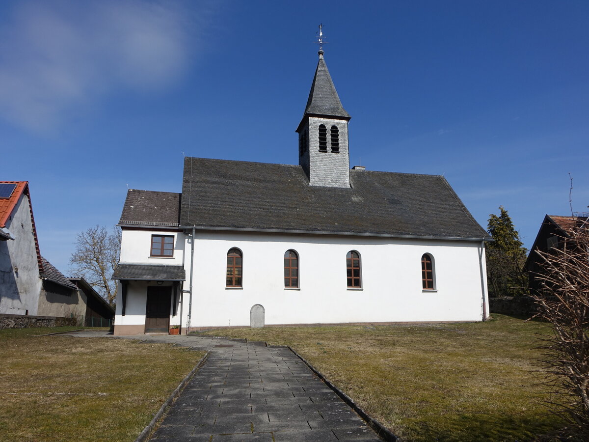 Oberwetz, evangelische St. Johannes Kirche, barocke Saalkirche mit Rechteckchor und Dachreiter, erbaut im 17. Jahrhundert (12.03.2022)