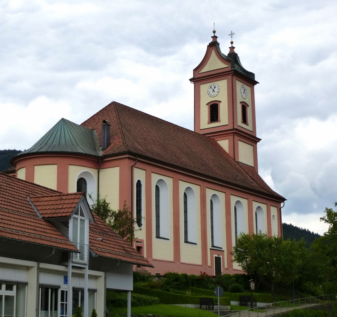 Oberwolfach im Schwarzwald, die katholische Pfarrkirche St.Bartholomus, Barockbau von 1762, Aug.2013