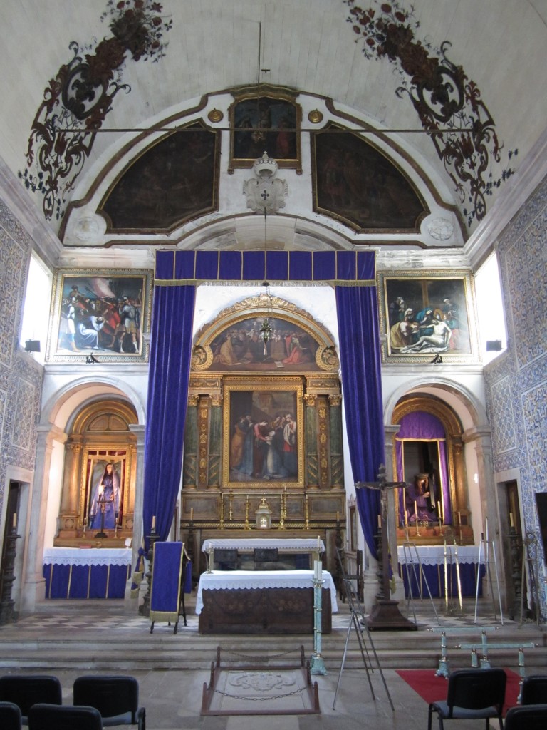 Obidos, Hochaltar in der Kirche Igreja de Missicurdia (28.05.2014)