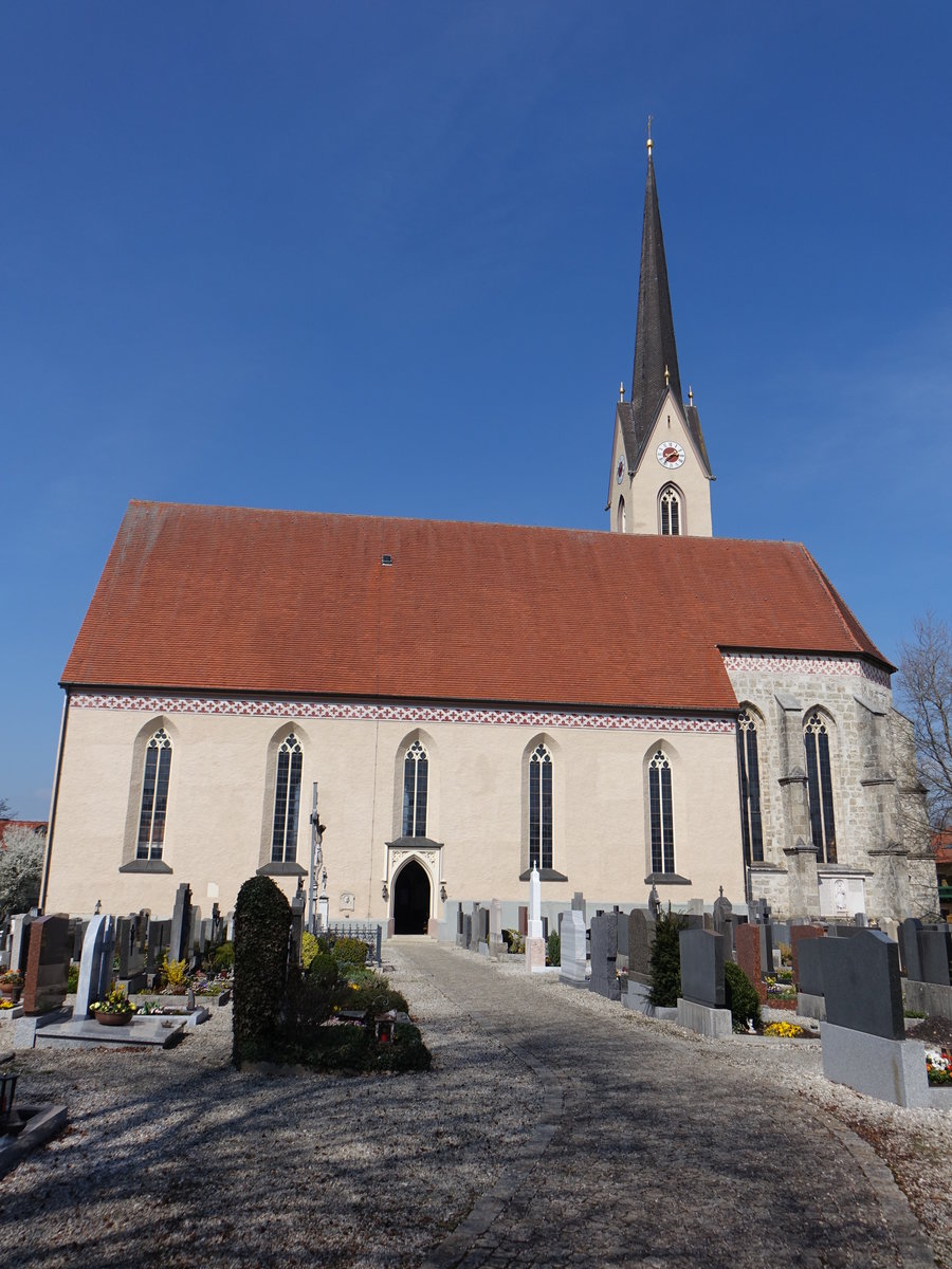 Obing, Pfarrkirche St. Laurentius, sptgotische, dreischiffige Hallenkirche, geweiht 1491, Erweiterung des Langhauses von 1868 bis 1871 (02.04.2017)