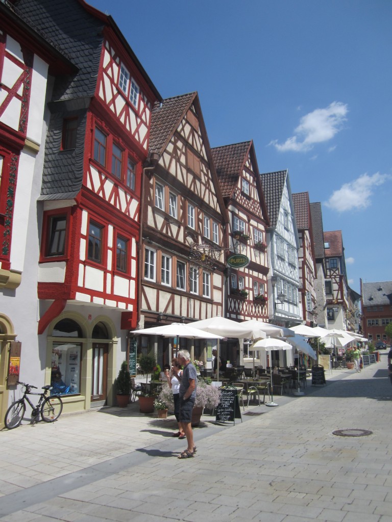 Ochsenfurt, Fachwerkhuser am Marktplatz (15.07.2013)