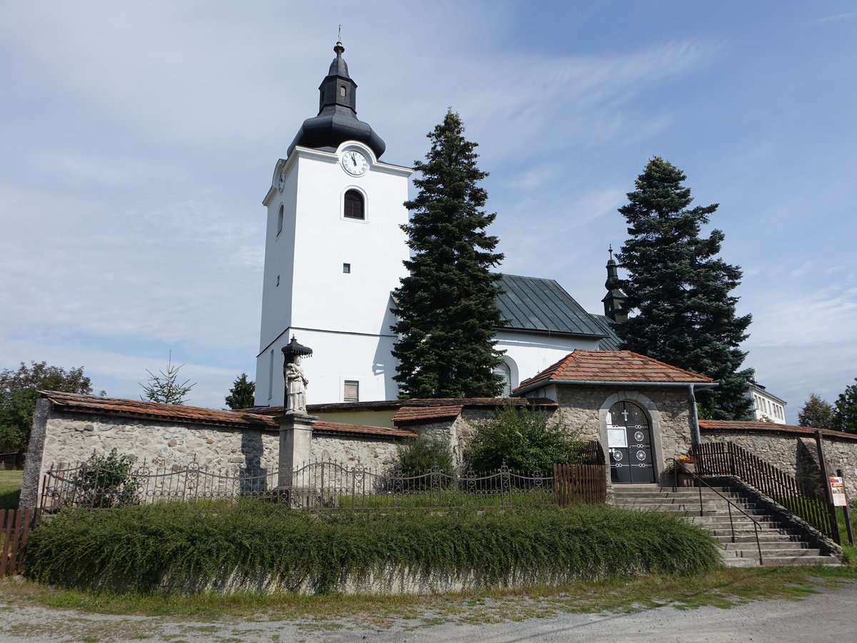 Ocova / Ocsova, Allerheiligenkirche, Wehrkirche erbaut im 14. Jahrhundert (29.08.2020)