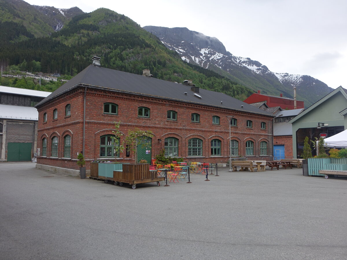 Odda, Backsteingebude im Industriemuseum Bydel Smelteverket (27.05.2023)