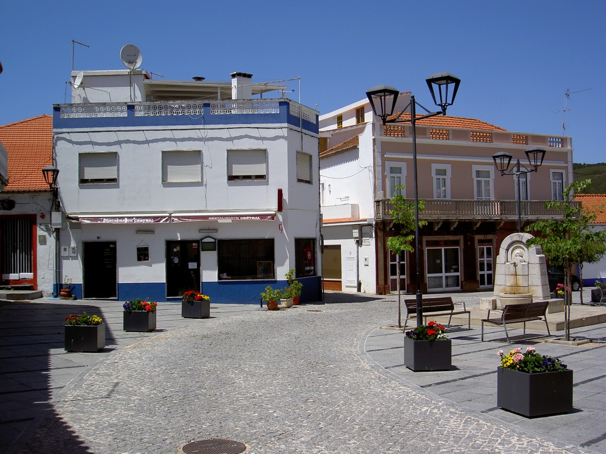 Odeceixe, Brunnen am Largo de Maio (26.05.2014)