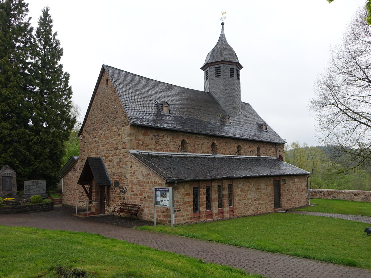 Odenhausen, evangelische Kirche, romanische Pfeilerbasilika, erbaut im 11. Jahrhundert, Seitenschiff erbaut von 1969 bis 1971 (30.04.2022)