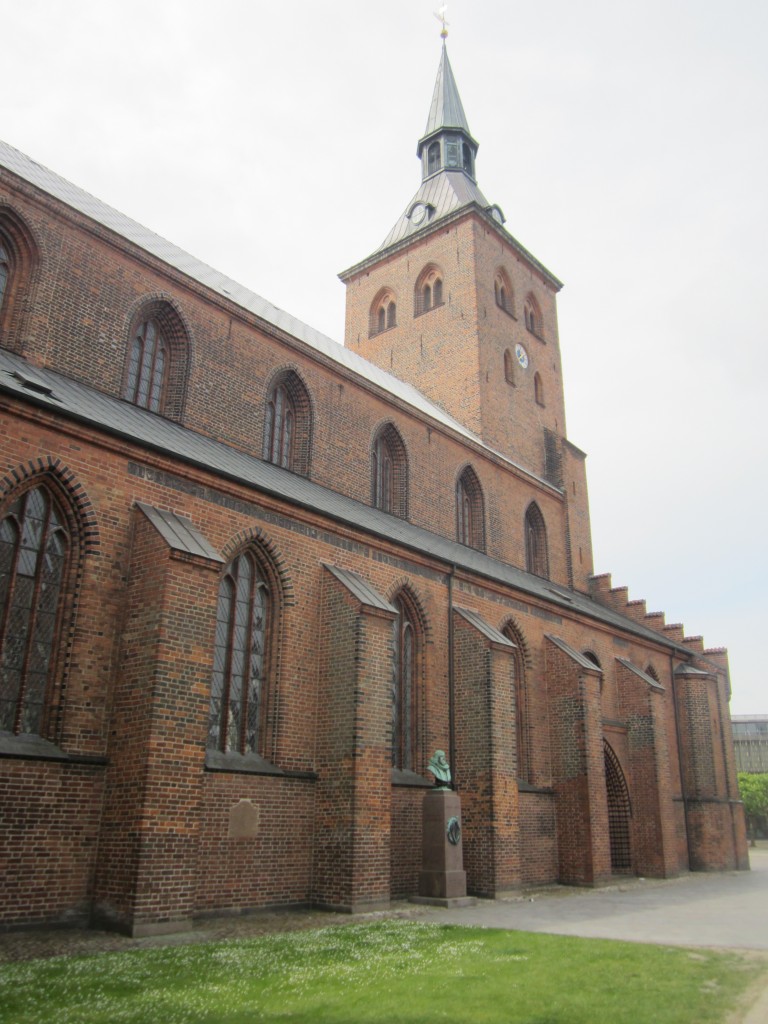 Odense, gotischer Dom St. Knud, erbaut ab 1300, Turm von 1586 (14.07.2013)