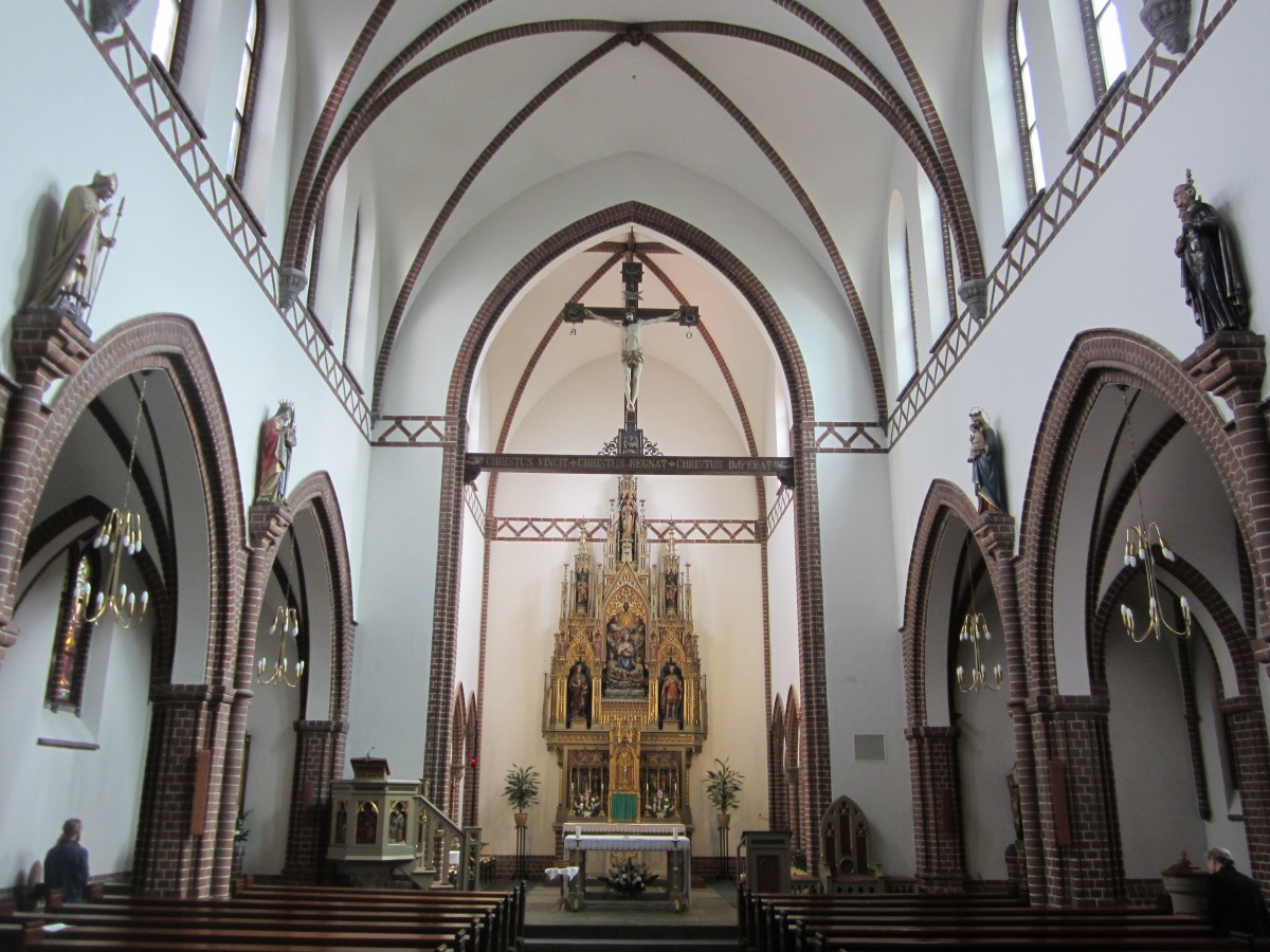 Odense, Langschiff der kath. St. Albani Kirche (14.07.2013)