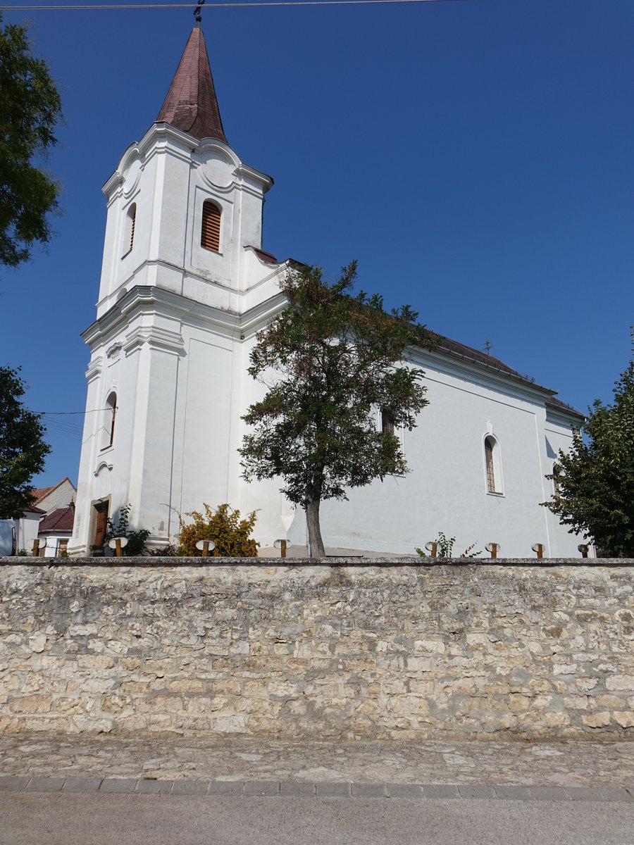 rvenyes, katholische St. Imre Kirche, erbaut im 13. Jahrhundert (28.08.2018)