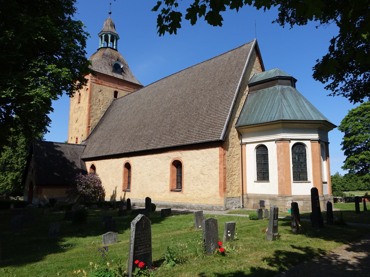 smo, Ev. Kirche, erbaut im 12. Jahrhundert, im 13. Jahrhundert nach Osten erweitert, Kirchturm 15. Jahrhundert (04.06.2018)