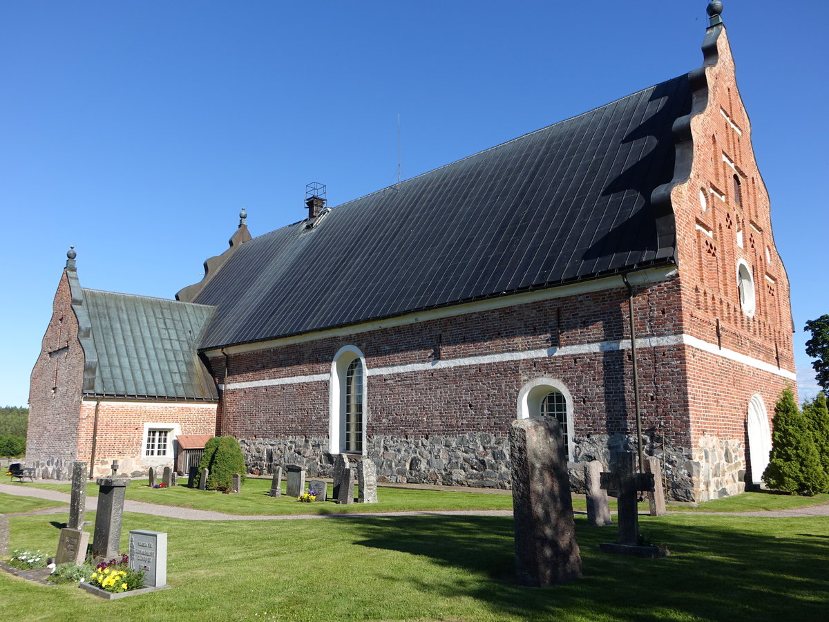 Österlövsta, Ev. Kirche, Natursteinkirche von 1451, Sakristei erbaut 1468 (22.06.2017)